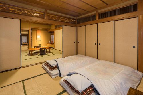 Japanese-Style Deluxe Room with Shared Bathroom