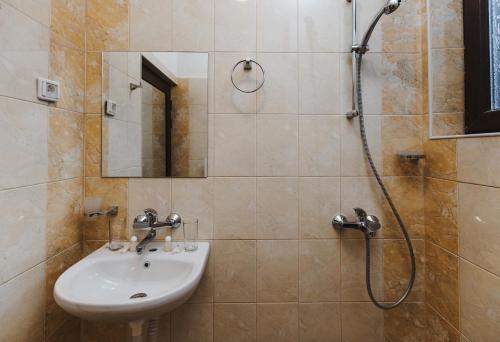 Zlatograd 2 Iosifova Guest House - image 13