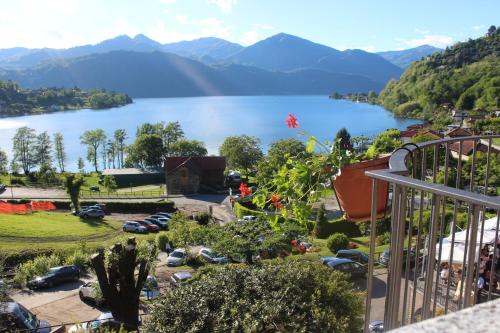 Camera doppia, vista sul lago, balcone