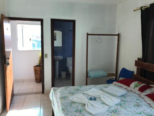 1 double bed, 1 twin bed