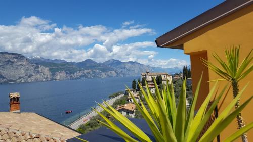 Albergo Pace - Tap to explore photos