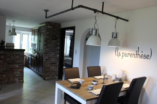 Iekārtas, (La parenthese) in Plombiresa