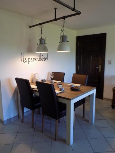 Iekārtas, (La parenthese) in Plombiresa