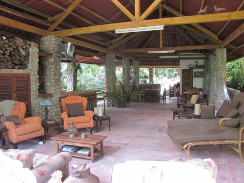 Facilities, Los Aramos in El Valle De Anton