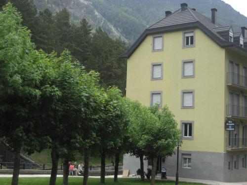  Albergue Turístico Rio Aragon, Pension in Canfranc-Estación