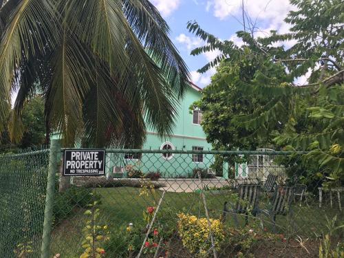 ทางเข้า, Marvey's Place in ซิเซรง