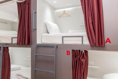 Bunk Bed in Mixed Dormitory Room