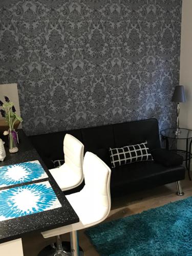 Reading Train Station Apartment by Shepherd Serviced Apartments