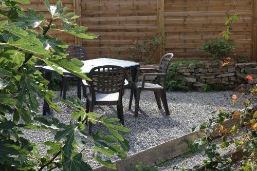 Erkély/terasz, Gîtes calmes écologiques (Gites calmes ecologiques) in Hennebont