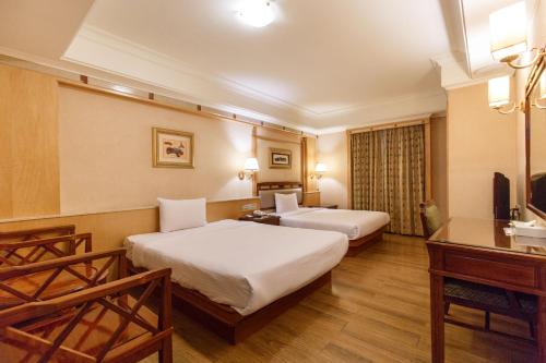 2 double beds