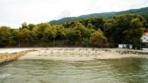 pludmale, Hotel Vlassis in Stomio
