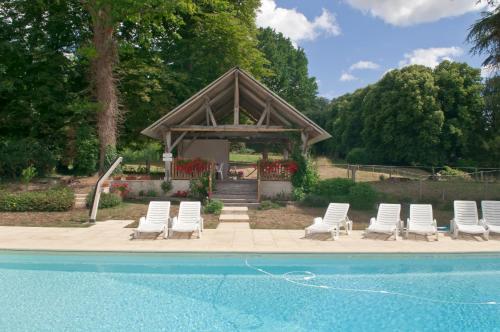 Peldbaseins, Chateau de Salvert - 4 Cottages in Neuille