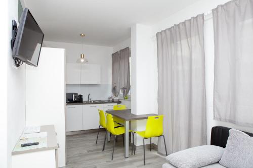 Loft 82 Apartments - image 2