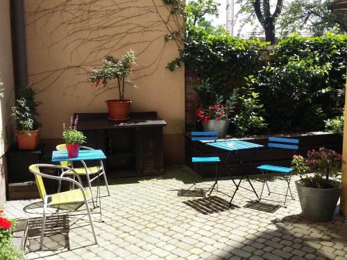 Crystal Suites Old Town - image 2