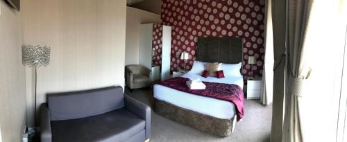Double Room with Balcony and Sea View image 2