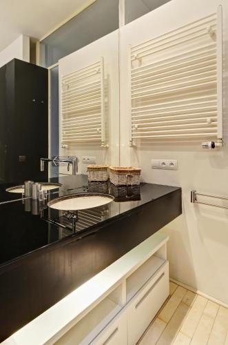 Historic Centre Apartments VI - image 10