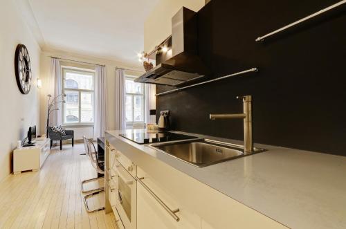 Historic Centre Apartments VI - image 3