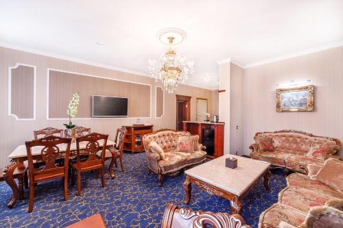 Hotel Dinastiya