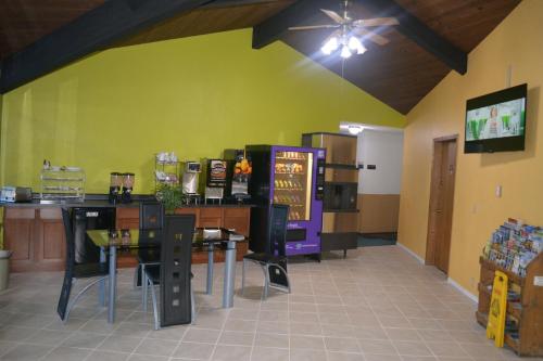 Bloomer Inn & Suites - 식음료(F&B)