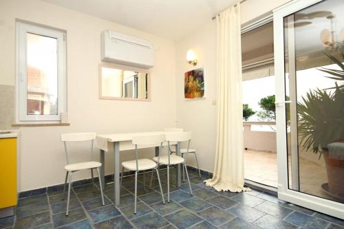 Apartment Novalja 9414b - image 7