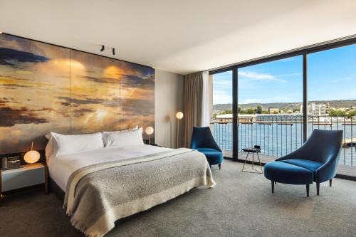 Superior Waterfront Room