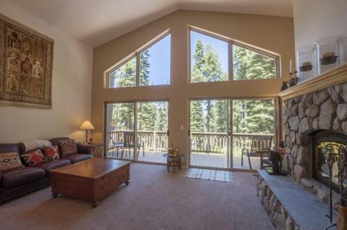 Rogers Retreat Home - image 3