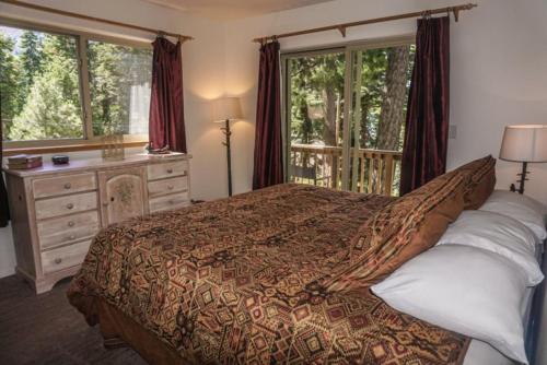 Rogers Retreat Home - image 8