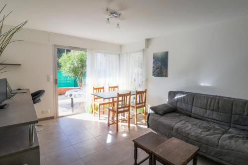 Appartement Boulouris - Bord de Mer near Scarparo le Bluegreen