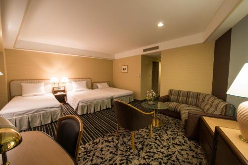 room detail thumbnail 2