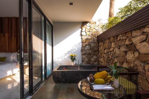 Luxury Honeymoon suite image 5