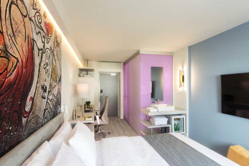 Queen Plus Room image 3