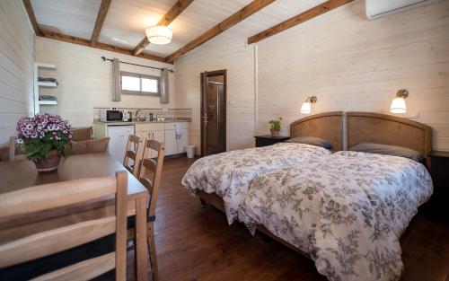 2 twin beds, 2 sofa beds