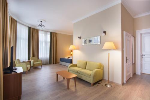 Brass Suites - main image