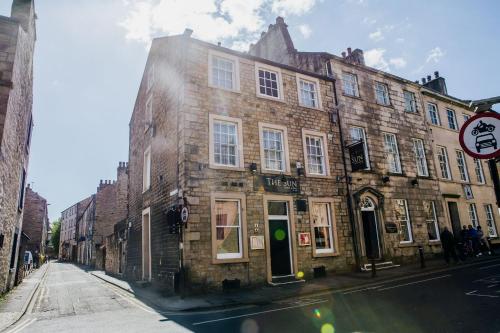 The Sun Hotel & Bar - image 7
