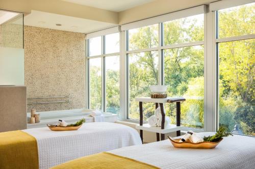 The Hotel Landing - image 2