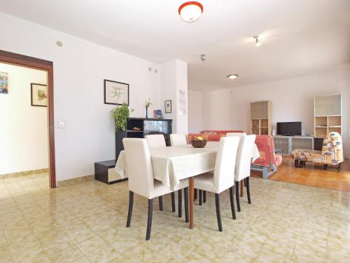 Apartment 1565 in เมดูลิน