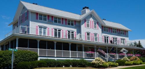 Harbor House Inn