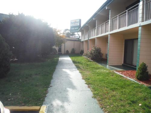 Budgetel Inn & Suites Hotel – Grand Rapids, MI