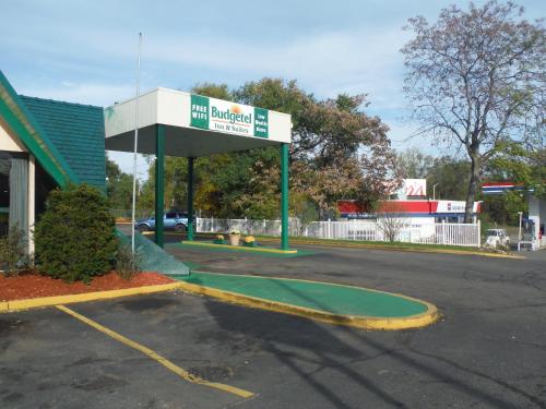 Budgetel Inn & Suites Hotel – Grand Rapids, MI