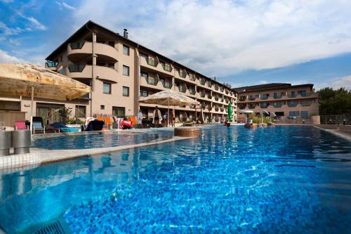 Swimming pool, Hotel Wellamarin in Siofok