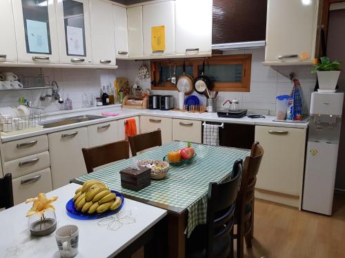 Kitchen, Episode Guesthouse in Bongpyeong-dong