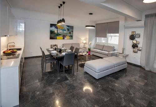 Unique Apartment close to Acropolis by GHH, Atene