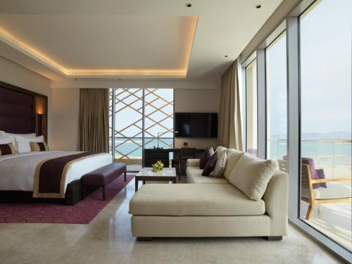 Grand Deluxe Sea View