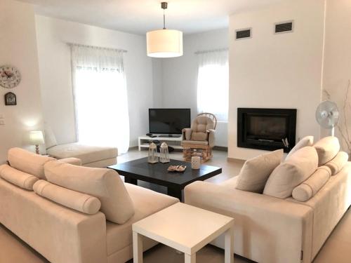 Villa Korais Luxury 3br apt with sea view gîte à louer Pýrgos