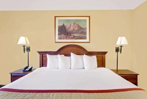 Baymont by Wyndham Pinedale - main image