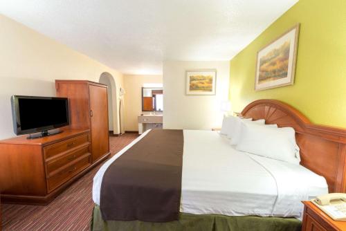 Baymont by Wyndham Louisville East in Louisville, USA