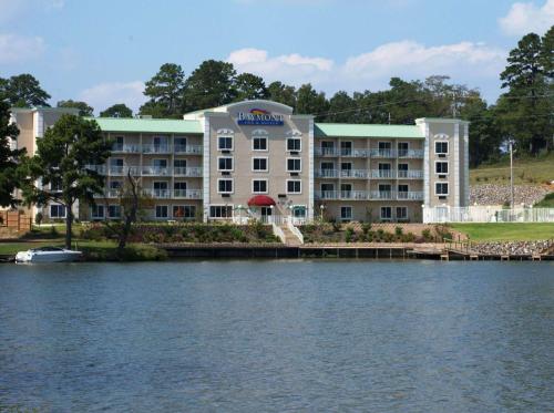 Baymont on the lake by Wyndham Hot Springs, Hot Springs