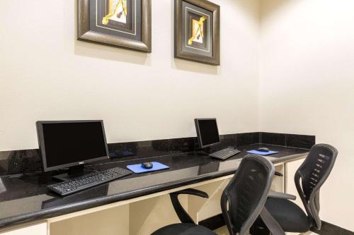 Baymont by Wyndham Galveston - image 6