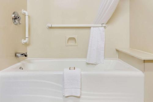 Baymont by Wyndham Oklahoma City Airport - image 3
