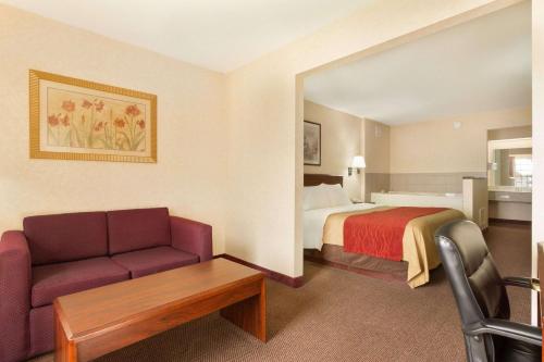 Baymont by Wyndham Springfield - main image